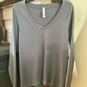 Athleta NWT Gray Renew Long Sleeve V-Neck Top XL
